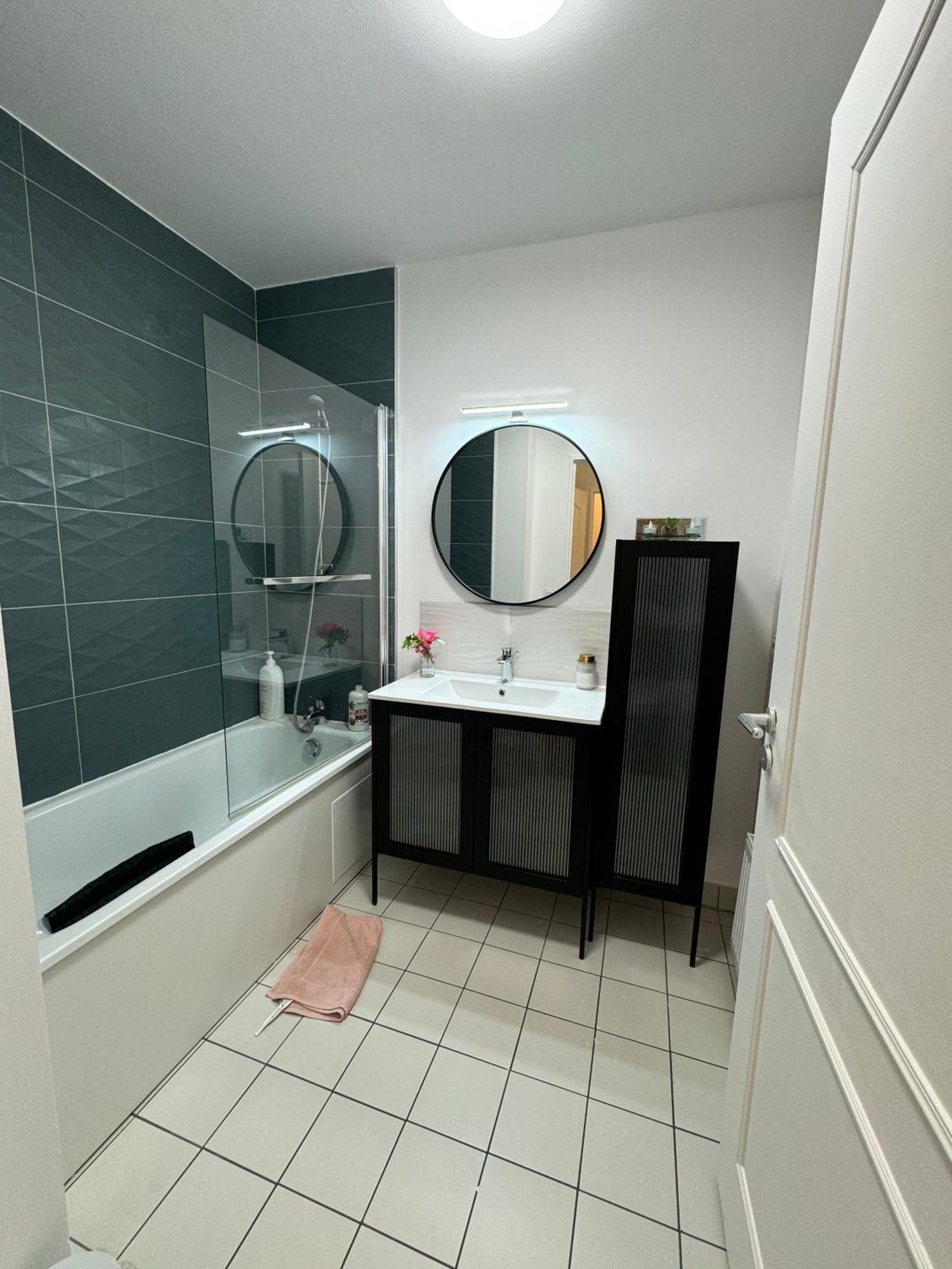 Excellent Apartment For Familly Кліші Екстер'єр фото